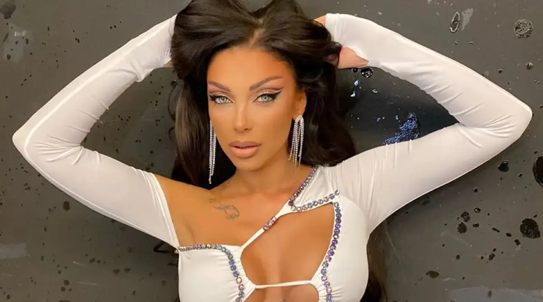 Емануела е на любовно пътуване с мистериозен нов мъж